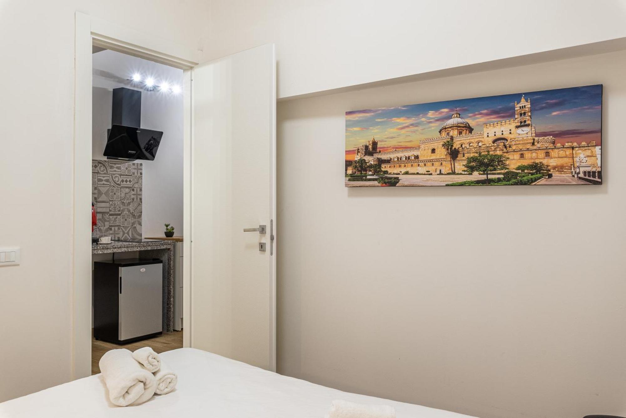 Quattro Canti Rooms Palermo Bagian luar foto