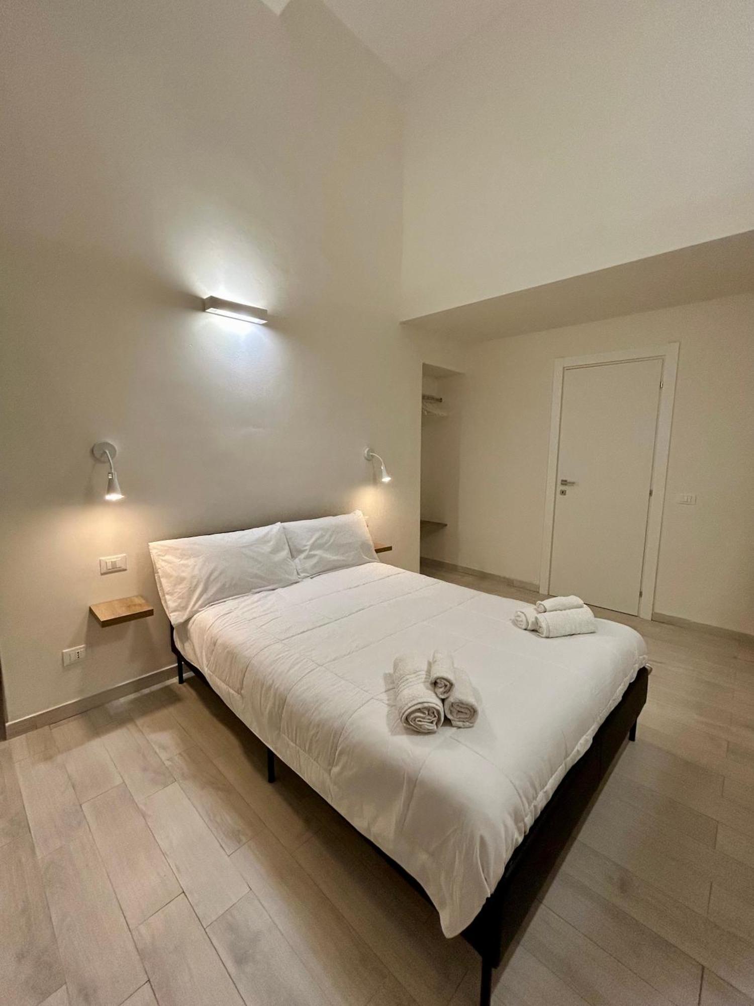 Quattro Canti Rooms Palermo Bagian luar foto