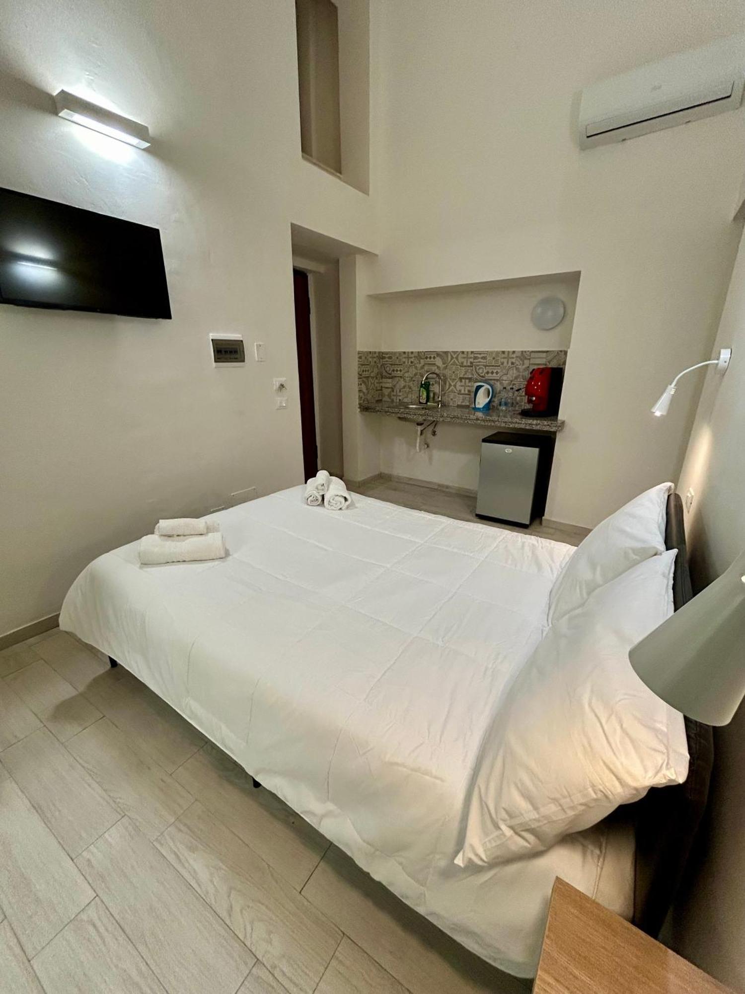 Quattro Canti Rooms Palermo Bagian luar foto