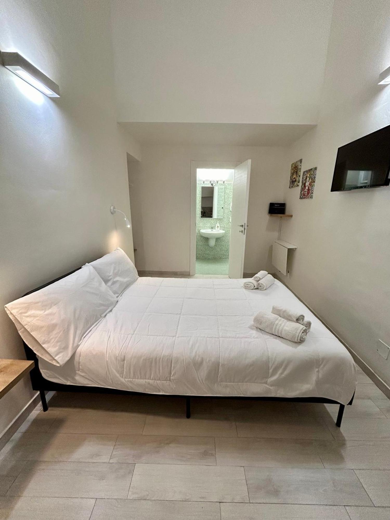 Quattro Canti Rooms Palermo Bagian luar foto