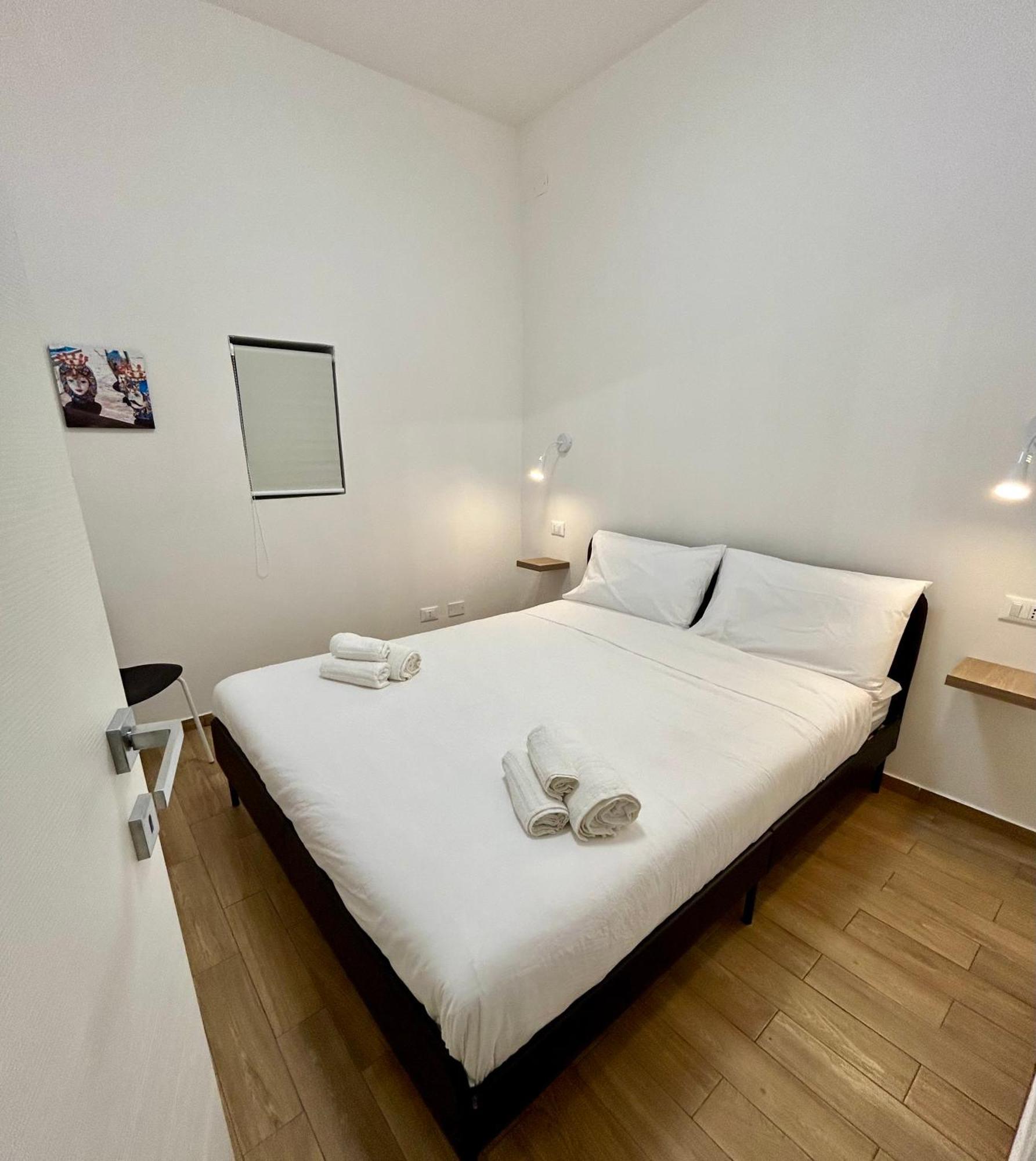 Quattro Canti Rooms Palermo Bagian luar foto